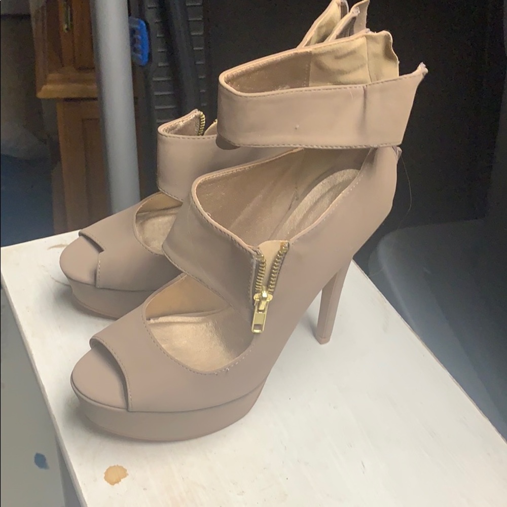 New qupid high heels 8.5
